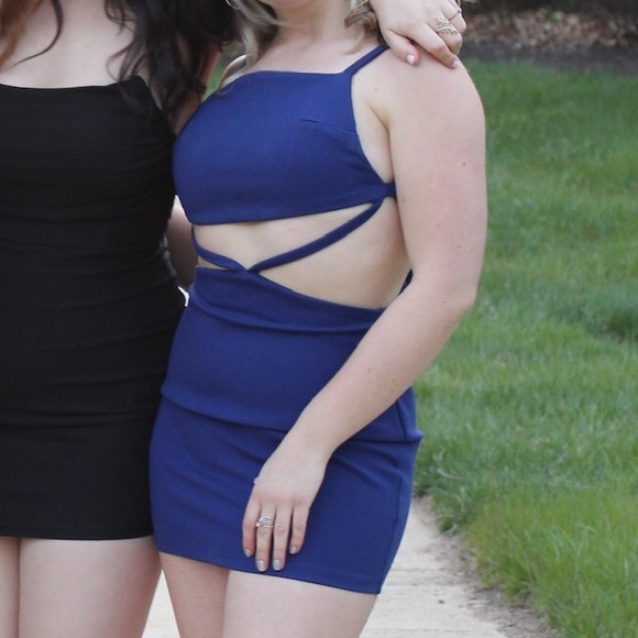 Superdown Cutout Dress💙 - Picture 3 of 3